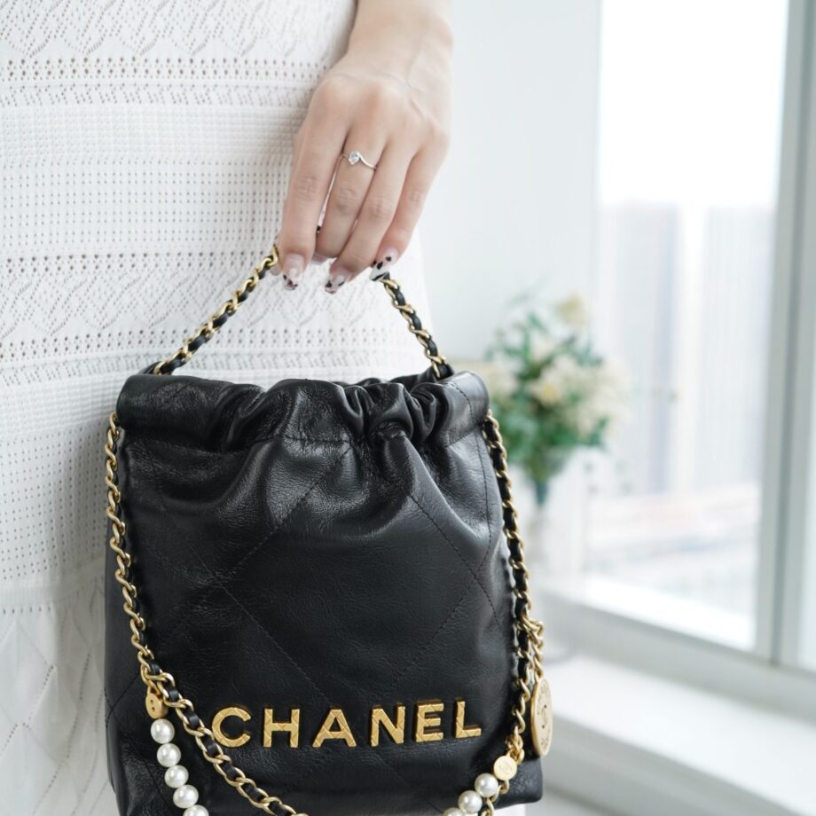 Chanel 23S Black Mini French Haas Calf Leather Pearl Chain Clause Chanel 22 Mini Handbag