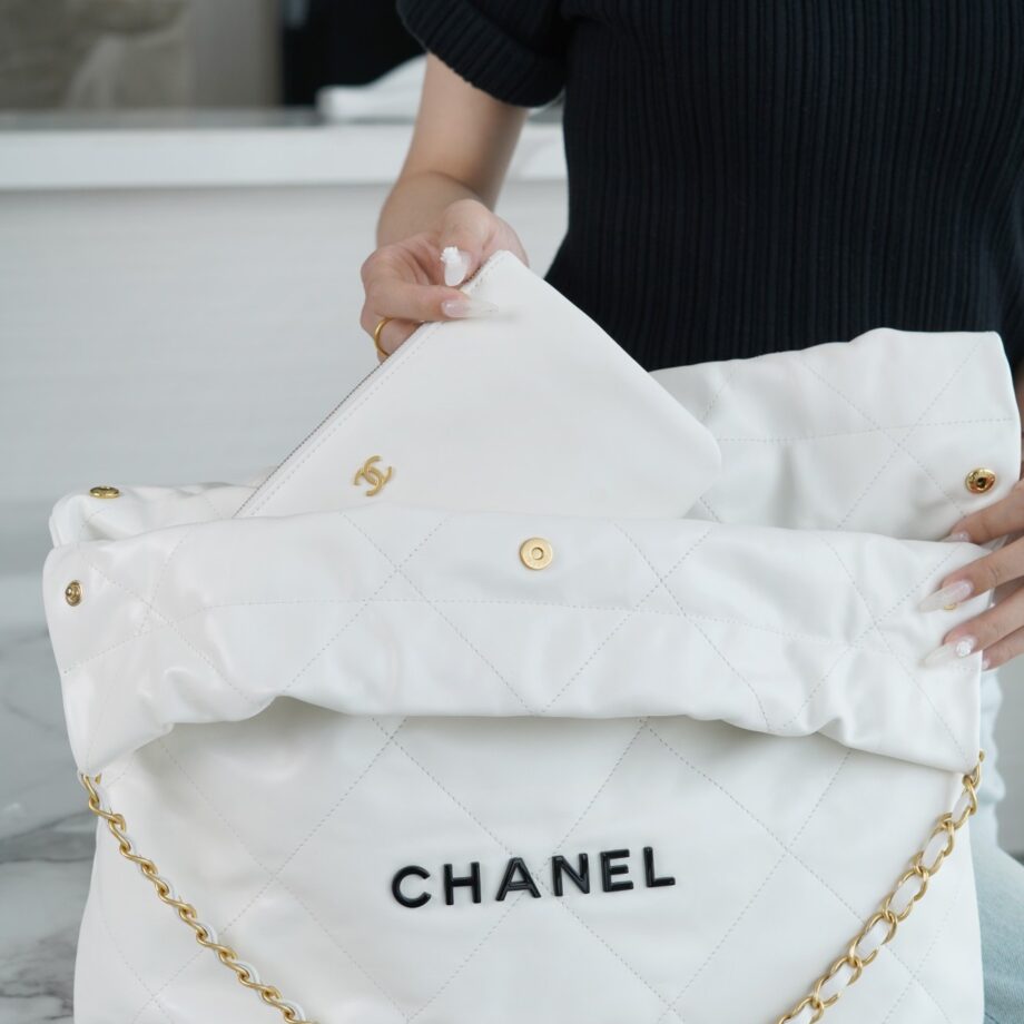 Chanel AS3261 Medium White Shiny Calfskin & Gold-Tone Metal Chanel 22 Handbag