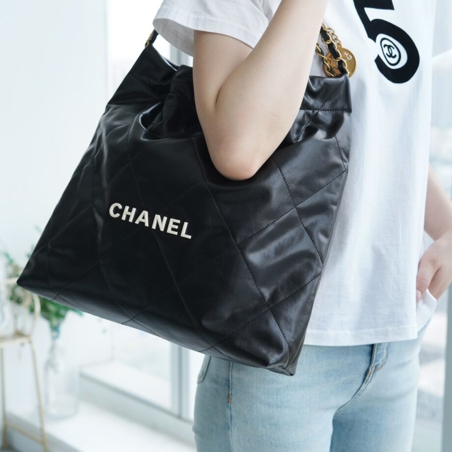 Chanel AS3261 Medium Black Shiny Calfskin & Gold-Tone Metal Chanel 22 Handbag