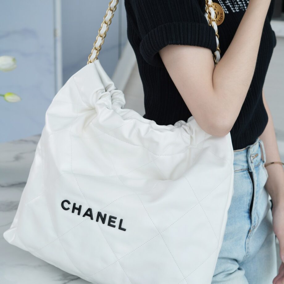 Chanel AS3261 Medium White Shiny Calfskin & Gold-Tone Metal Chanel 22 Handbag