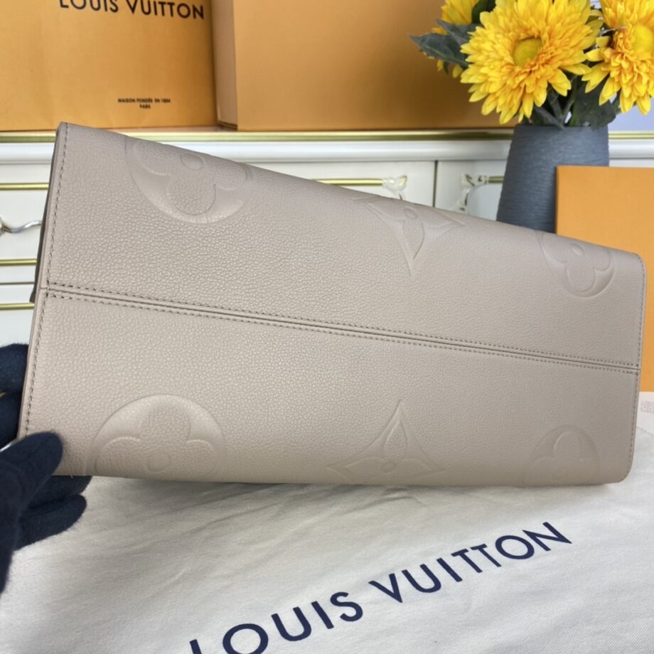 Louis Vuitton M44933 Gray Onthego Gm Handbag