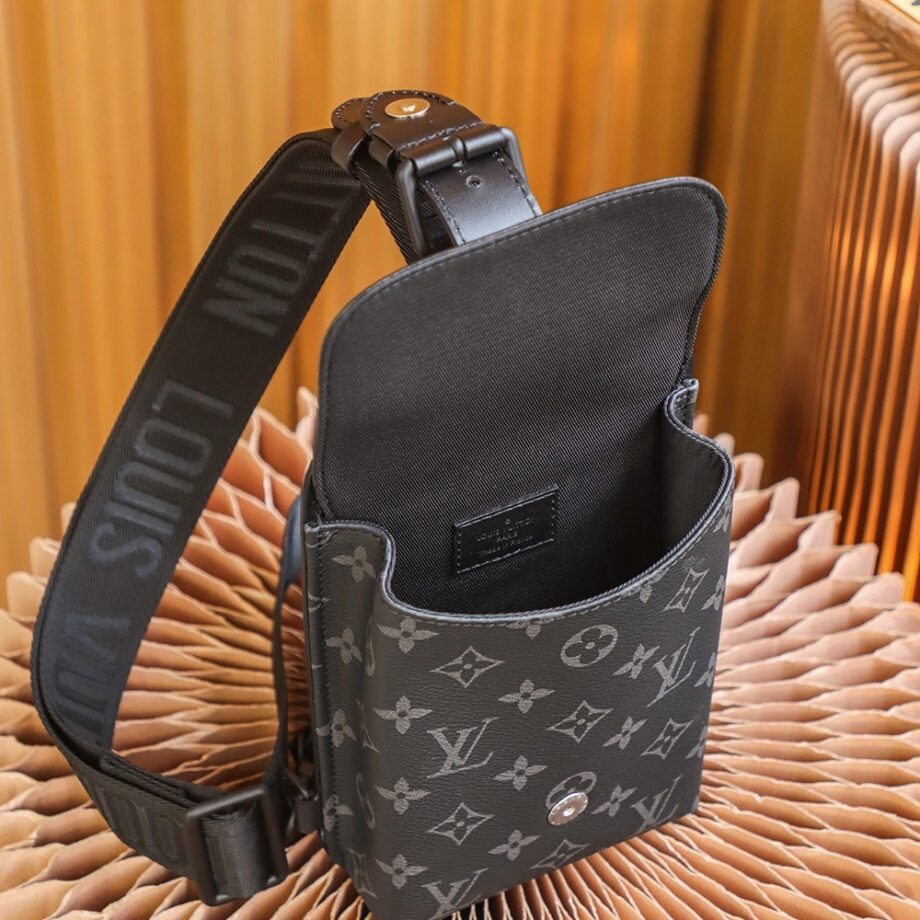 Louis Vuitton M45912 Men'S Saumur Slingbag