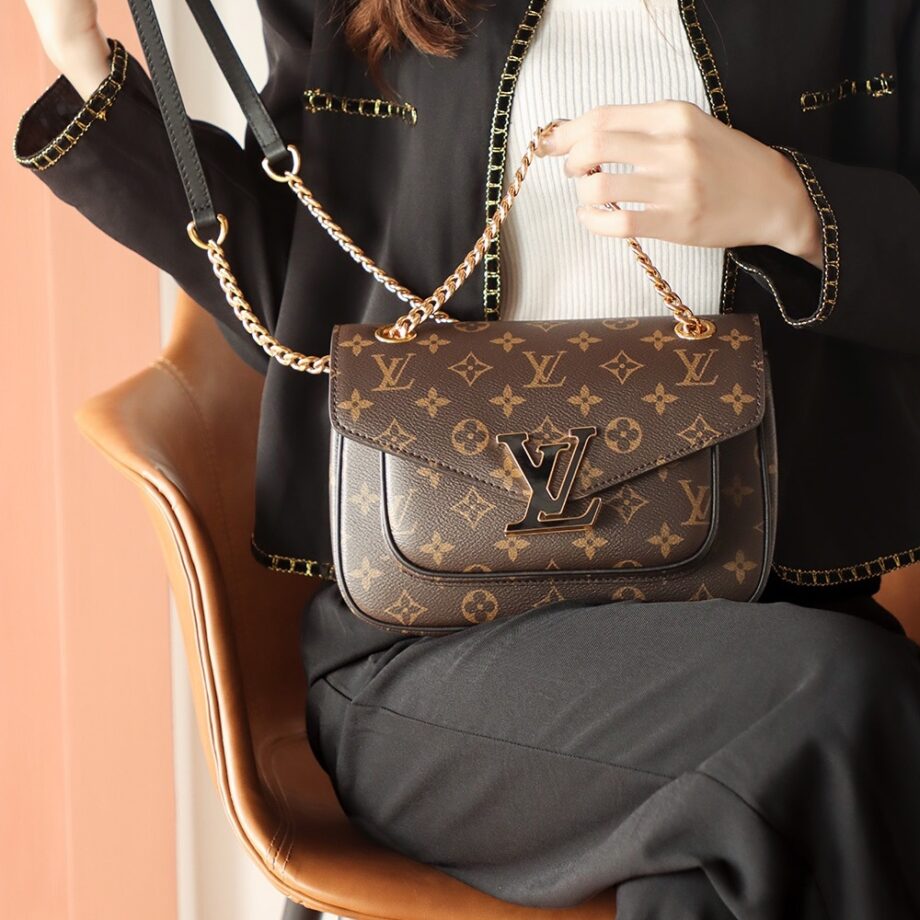 Louis Vuitton M45592 Passy Postman Chain Bag