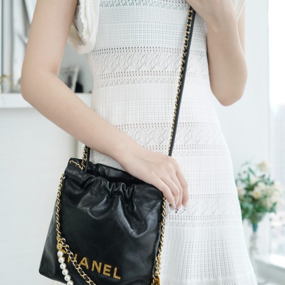 Chanel 23S Black Mini French Haas Calf Leather Pearl Chain Clause Chanel 22 Mini Handbag