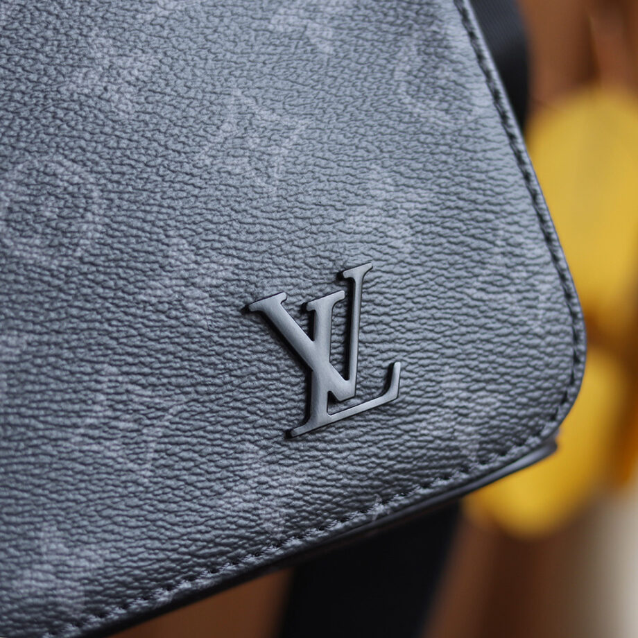 Louis Vuitton M46255 District Pm