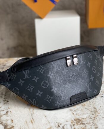 louis vuitton m46035 black discovery waist bag