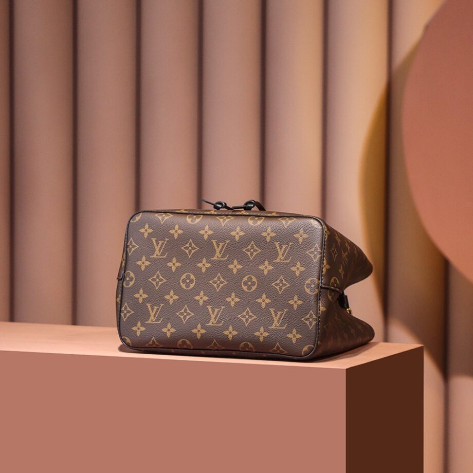 Louis Vuitton M44020 Black NéOnoé Bucket Bag