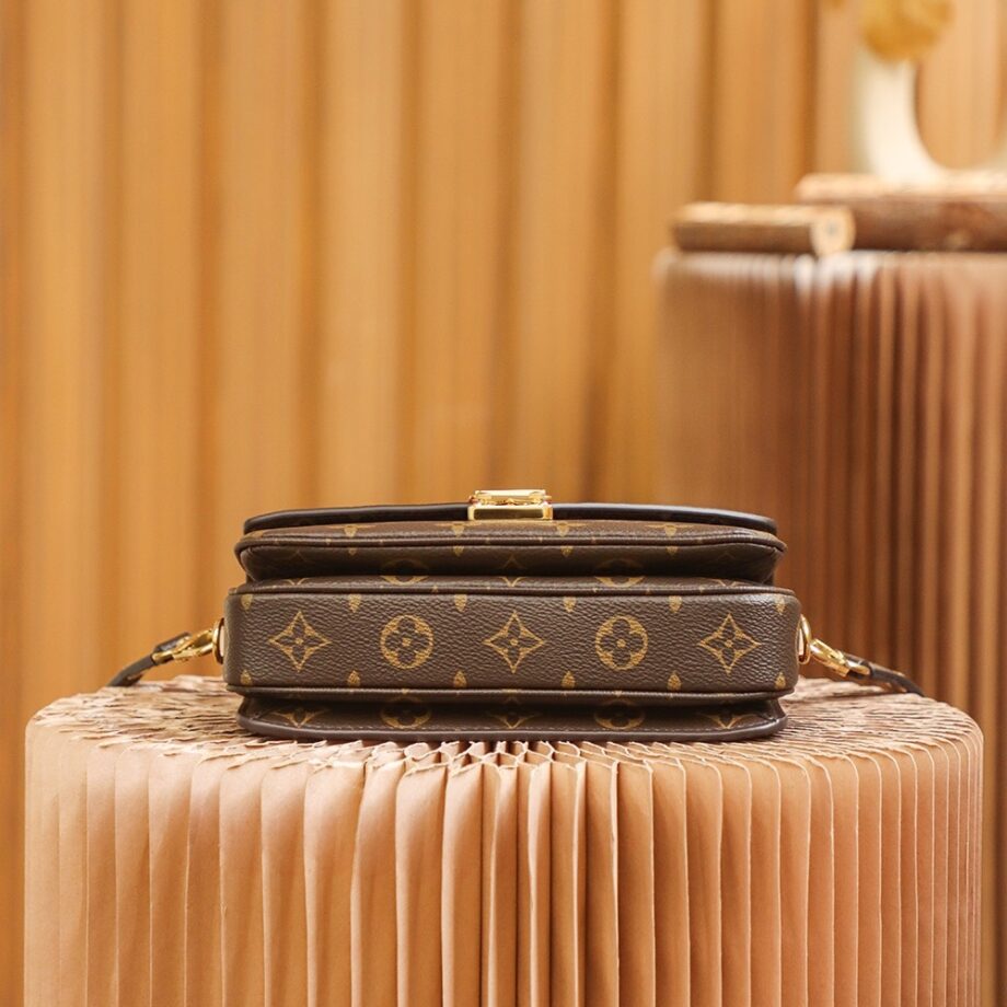 Louis Vuitton M46279 Pochette MéTis East West Bag