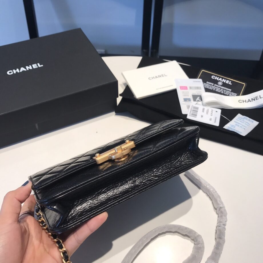 Chanel Oil Wax Cowhide Vintage Hardware Wallet On Chain