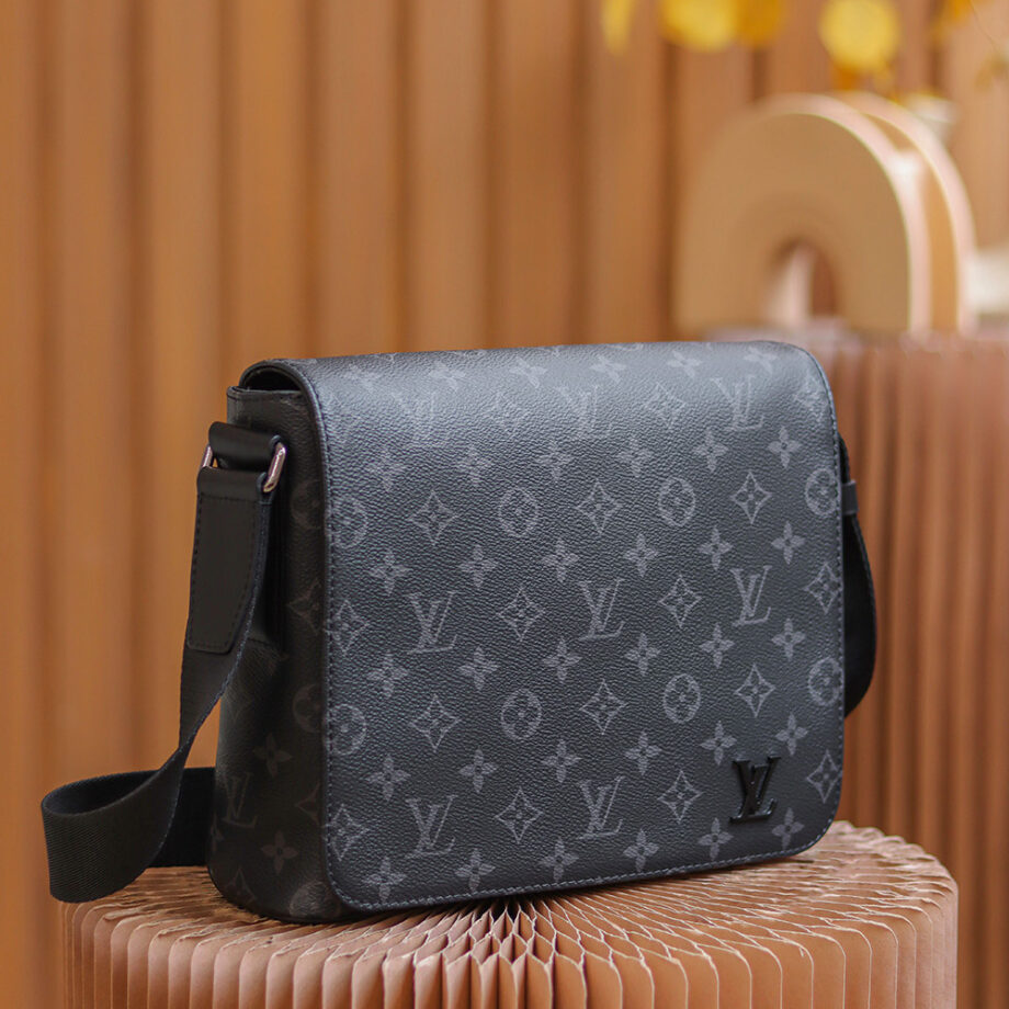 Louis Vuitton M46255 District Pm