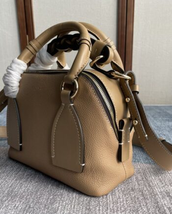 chloe chlo daria dalia is the latest it bag chloe daria handbag