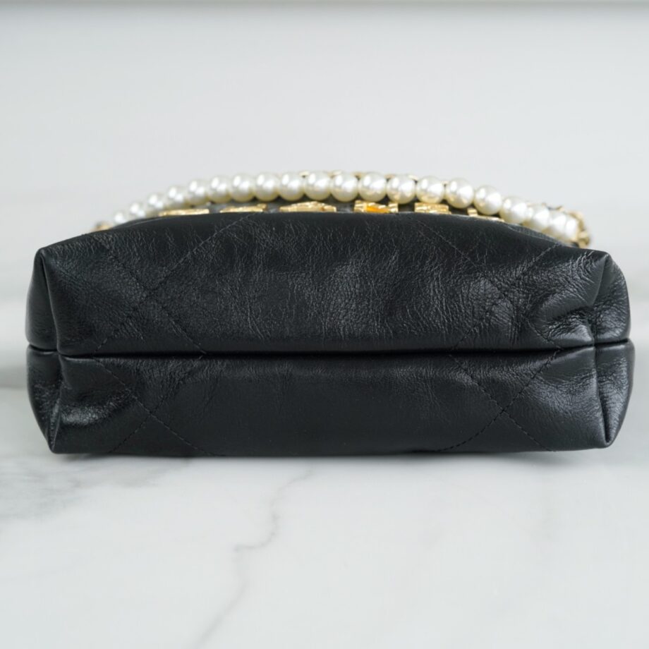 Chanel 23S Black Mini French Haas Calf Leather Pearl Chain Clause Chanel 22 Mini Handbag