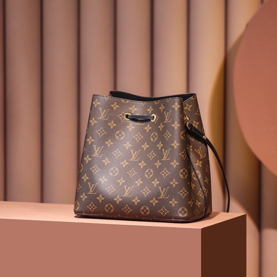 Louis Vuitton M44020 Black NéOnoé Bucket Bag