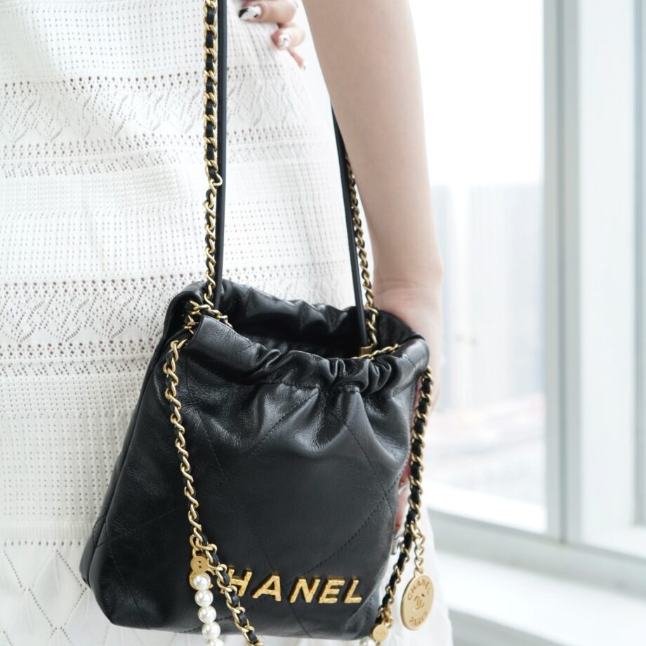 Chanel 23S Black Mini French Haas Calf Leather Pearl Chain Clause Chanel 22 Mini Handbag